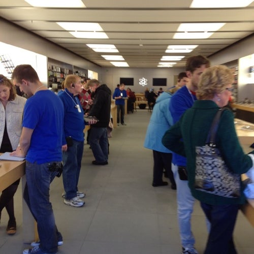 Apple Bayshore 5715 N Centerpark Way Glendale