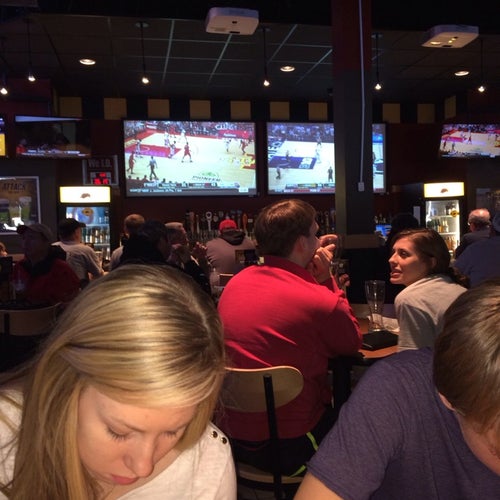 Buffalo Wild Wings 14615 W Maple Rd 100 Omaha