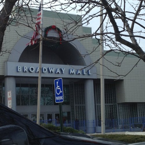 Broadway Commons 358 N. Broadway Mall Hicksville