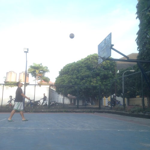 Lapangan Basket Outdoor UNY Jalan colombo Yogyakarta