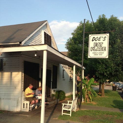 Doe's Eat Place 502 Nelson St Greenville