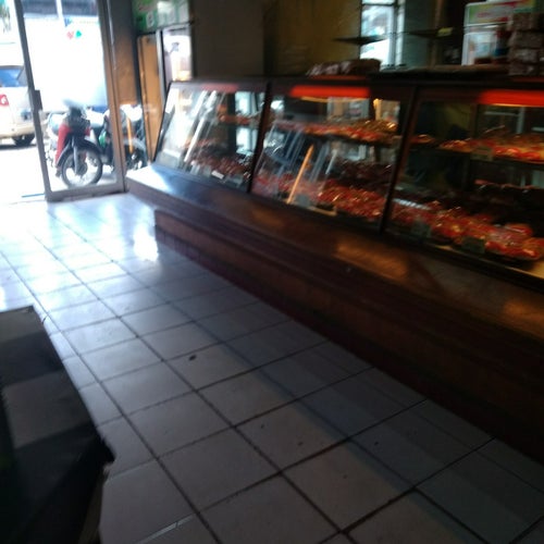 Hawaii bakery Jl.Raya Cilegon Plaza Blok.C No.56 Cilegon