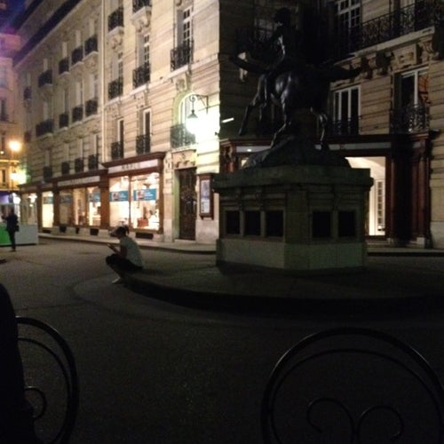 Paparazzi 5 square de l'Opéra Louis Jouvet Paris