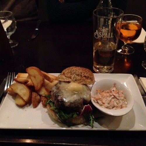 The Magnum Restaurant and Bar 1 Albany Street Edinburgh