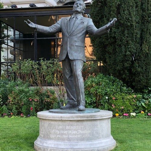 Tony Bennett Statue
