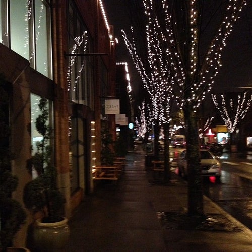 Starbucks 605 NW 23rd Ave Portland