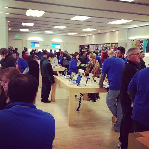 Apple The Fashion Mall at Keystone 8702 Keystone Crossing Indianapolis