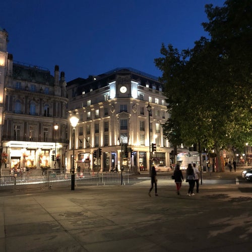 The Trafalgar St. James London, Curio Collection by Hilton 2 Spring