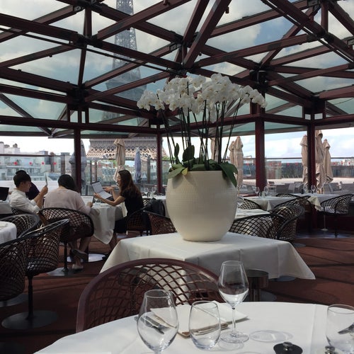 Les Ombres 27 quai Branly Paris