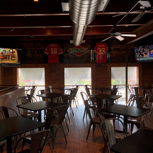 The Levee Bar & Grill 16 W 43rd St Kansas City