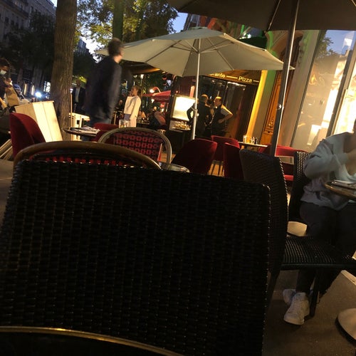 César 12 avenue de Wagram Paris