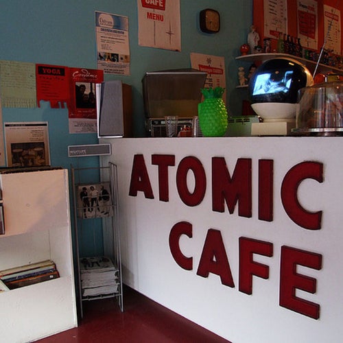 Atomic Café 3606 rue Ontario Est Montréal