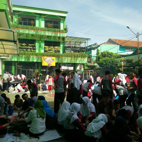 SMP ASSALAAM BANDUNG - Jalan Sasakgantung No. 10-12-14 - Bandung