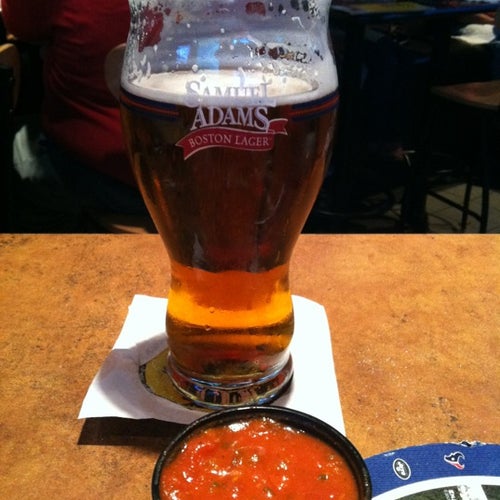 Buffalo Wild Wings 14615 W Maple Rd 100 Omaha