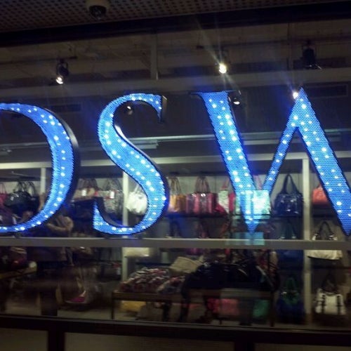 DSW Designer Shoe Warehouse 40 E 14th St New York