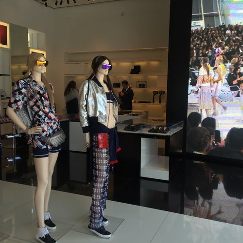 CHANEL Boutique 125 N Robertson Blvd Los Angeles