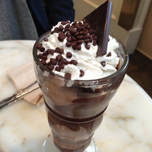 Ghirardelli Ice Cream & Chocolate Shop 830 N Michigan Ave Chicago