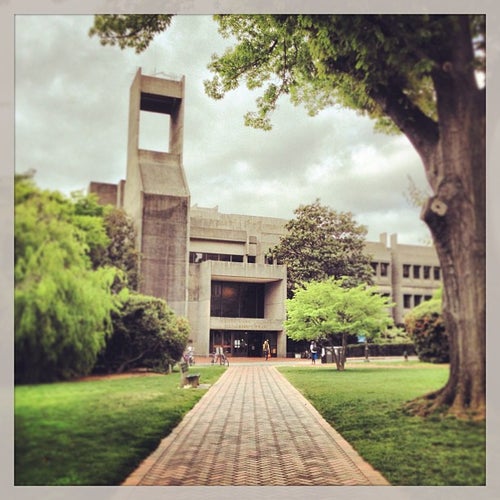 Lauinger Library