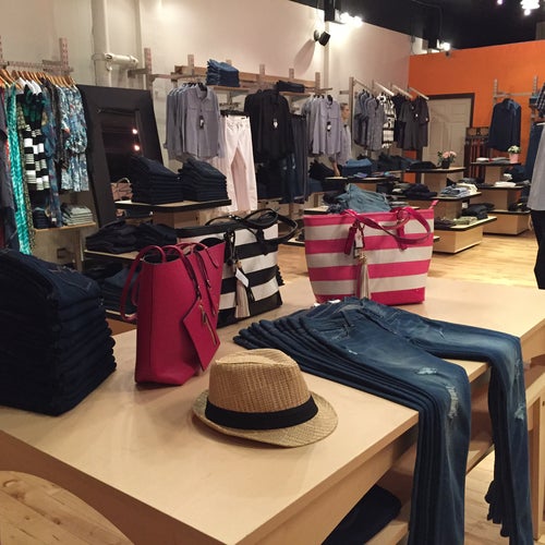 Charlie's Jeans 233 Market St Philadelphia