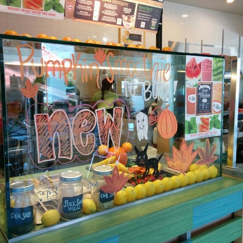 Robeks Fresh Juices & Smoothies 11711 National Blvd Los Angeles
