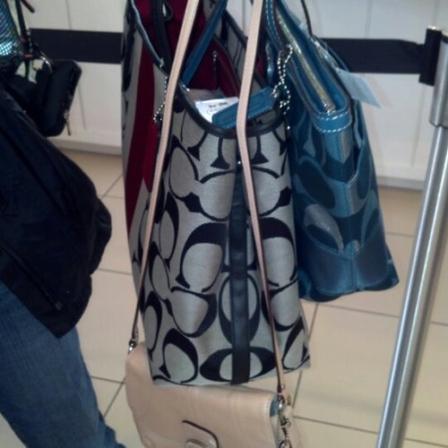 COACH Outlet 4965 International Dr Ste 2D01 Spc 2A06 Orlando