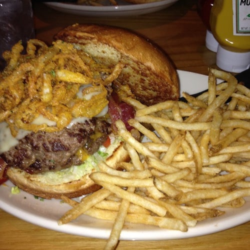 BJ's Restaurant & Brewhouse 715 E Shaw Ave Fresno