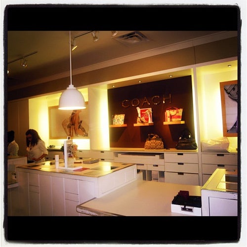 COACH Outlet 4965 International Dr Ste 2D01 Spc 2A06 Orlando