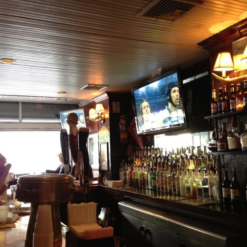Mad River Bar & Grille