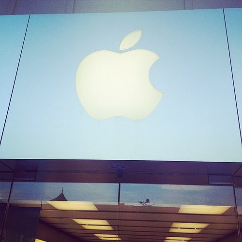 Apple Bayshore 5715 N Centerpark Way Glendale