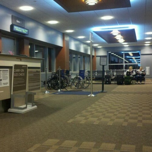 Hector International Airport (FAR) 2801 32nd Ave N Fargo