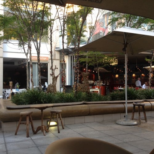 Brooklyn Design Square Cnr. Veale & Middel St. Nieuw Muckleneuk IPitoli