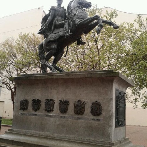 Simón Bolívar Statue