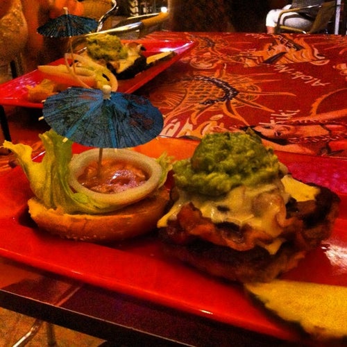 Cheeseburger •Beachwalk• 226 Lewers St L200 Honolulu