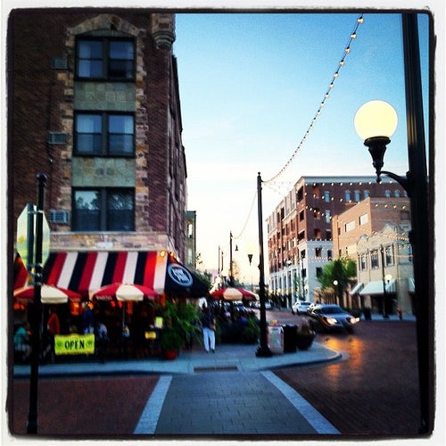 Poor Phil's Bar & Grill 139 S Marion St Oak Park