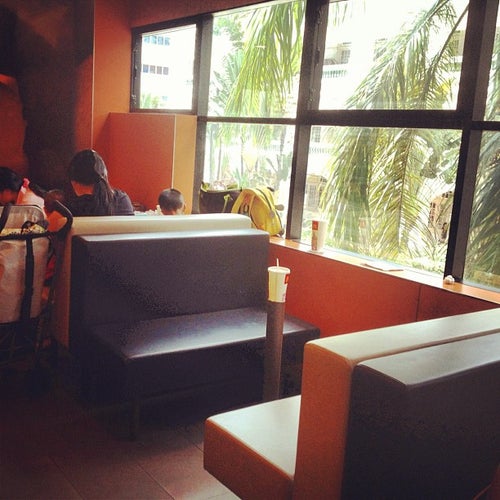 McDonald's 0100/0200 K.H. KEA Building (Bras Basah) Singapore