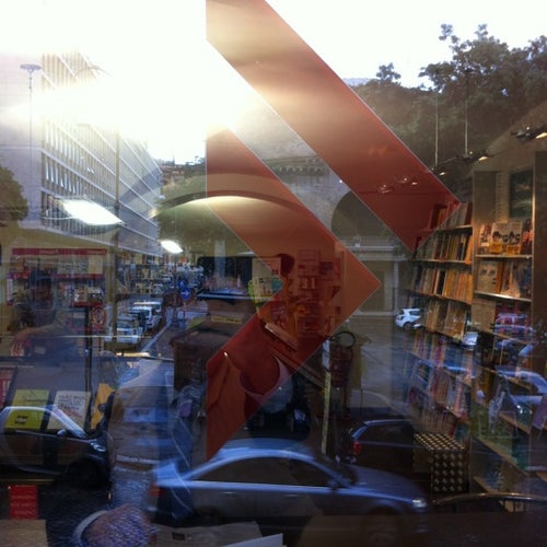 la Feltrinelli International Via Vittorio Emanuele