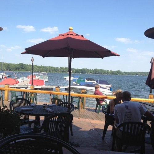 Rose's on Reeds Lake 550 Lakeside Dr SE East Grand Rapids