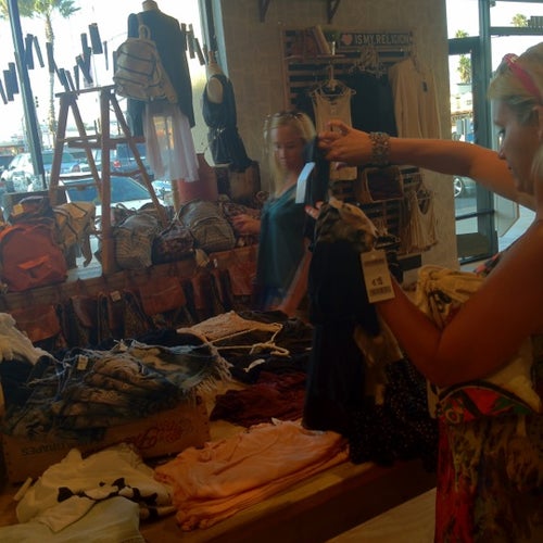 Brandy Melville 4516 Mission Blvd San Diego