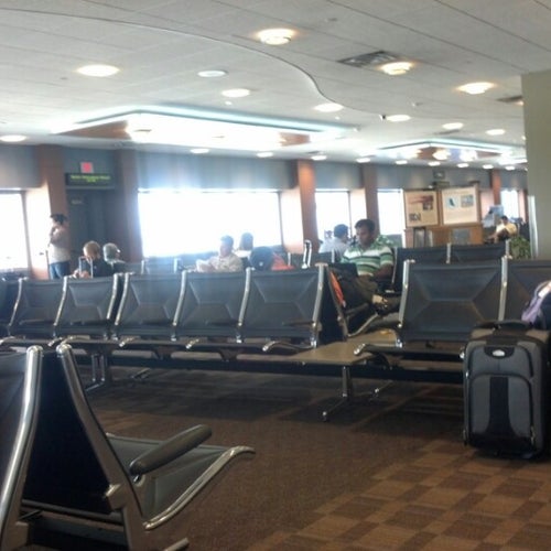 Hector International Airport (FAR) 2801 32nd Ave N Fargo