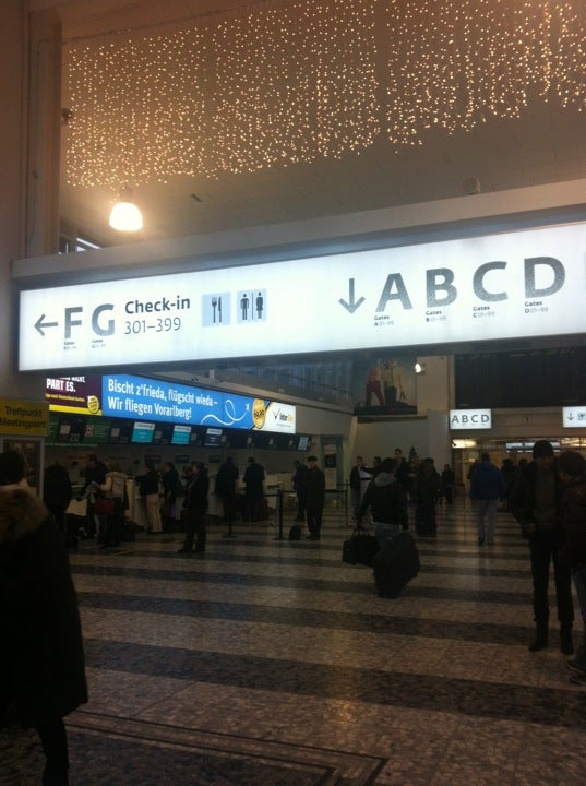 airport-ticket-counter