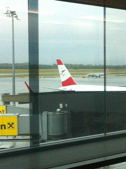 airport-gate