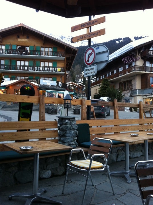bar