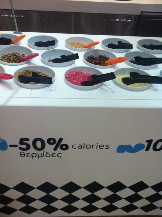 frozen-yogurt-shop