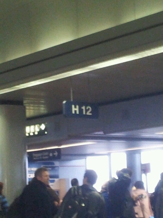 airport-gate