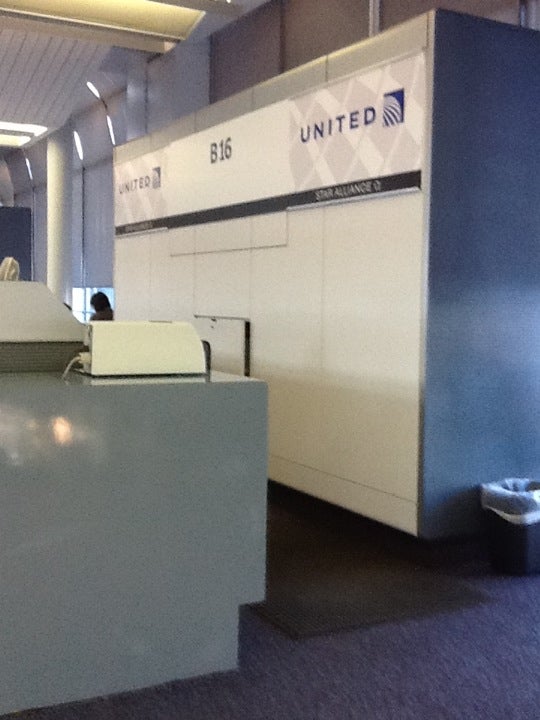 airport-gate