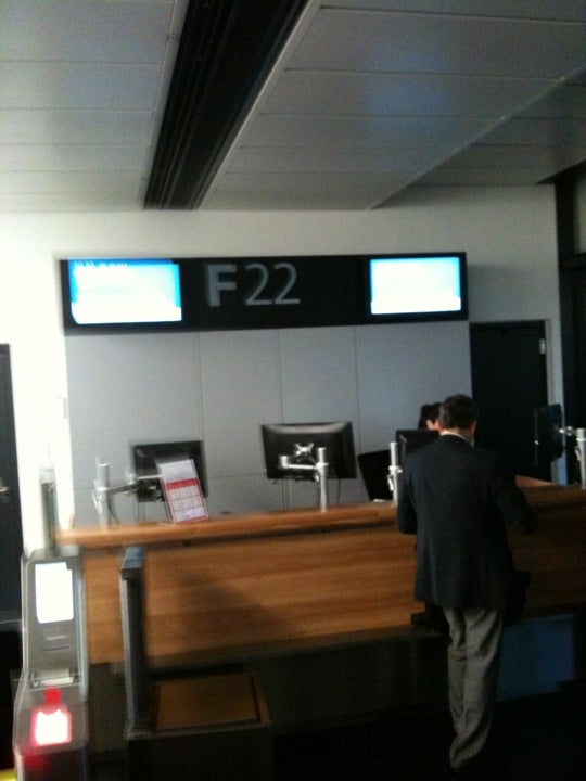 airport-gate