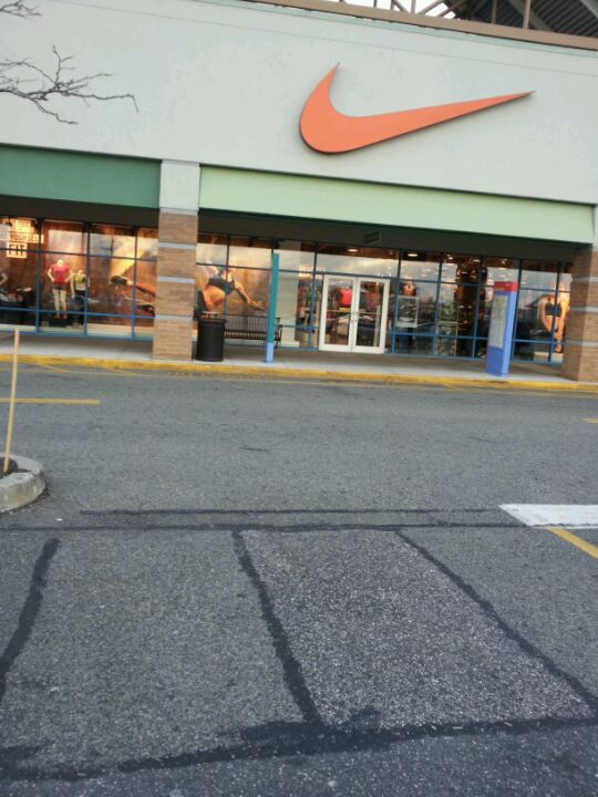nike store riverhead