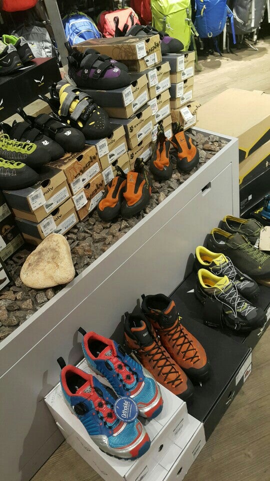sporting-goods-shop