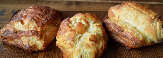 hoofan nan cafe bakery منطقه ۲ no 130 hafezi st derakhti st farahzadi blvd san at sq