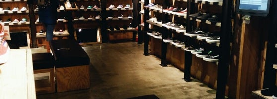 closest vans store near me